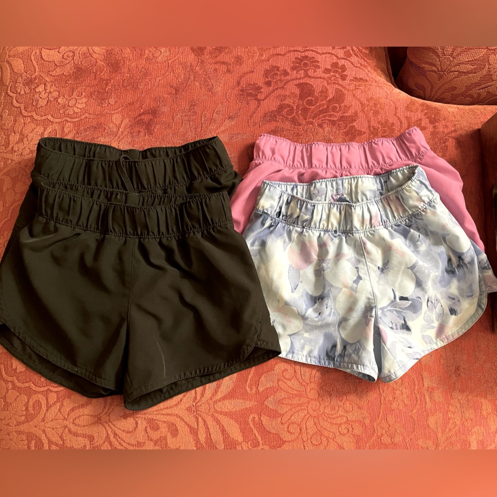 4 pairs small dolphin-hem shorts